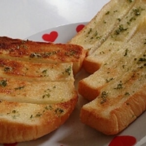 食パンで簡単おいしい☆マヨガーリックトースト